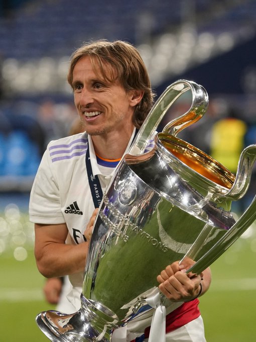 钟意新版本出装饱受诟病，是研究新版本，还是版本的“最佳答案”？