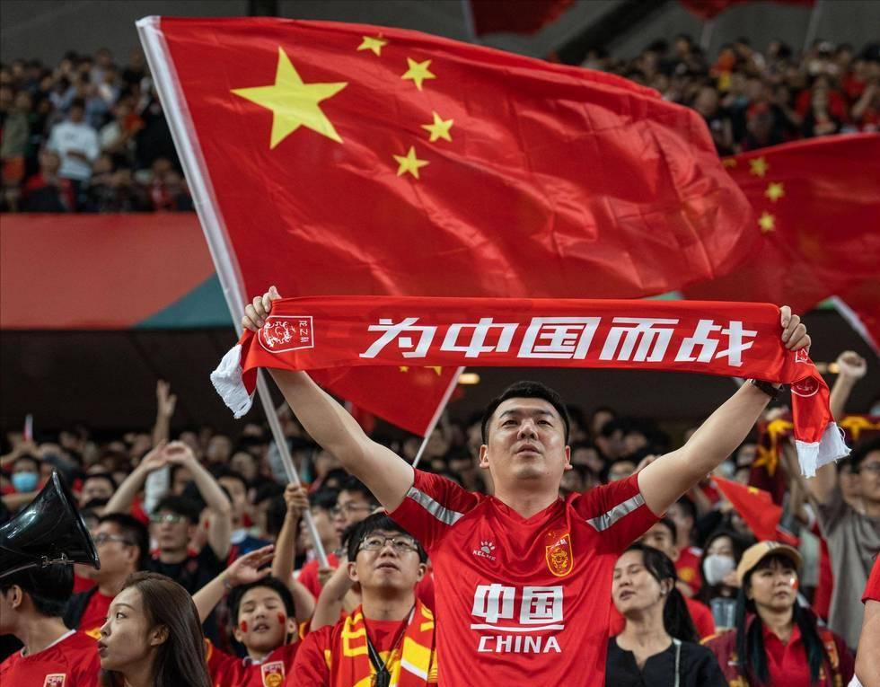 孙铭徽发动快速反击 塔克顺下飞身上篮