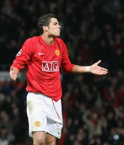 内维尔：利物浦仍能获得欧冠资格，但难以达到上限