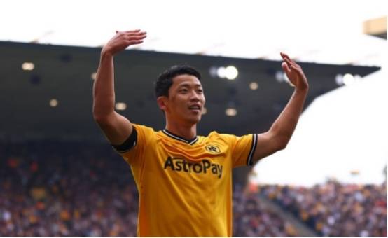 剑南春｜巴萨2-0西班牙人，奥尔莫、莱万破门，加西亚献神扑